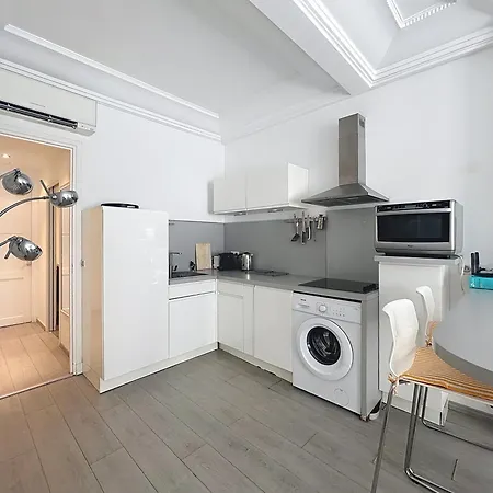 Commandant Andre Apartman