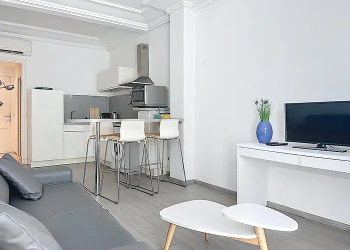 Commandant Andre Apartment *